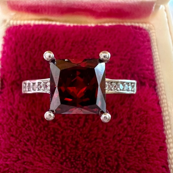 See Video! New Garnet Princess Cut Solitaire Ring with Diamond sides size 7.75 - Picture 16 of 16
